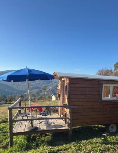Roulotte avec vue panoramique Ailhon en Ardèche