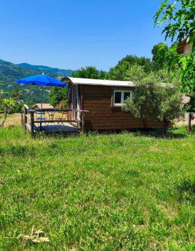 Roulotte avec vue panoramique Ailhon en Ardèche